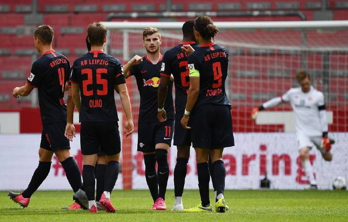  美因茨客场爆冷胜拜仁，德甲卫冕冠军遭遇滑铁卢