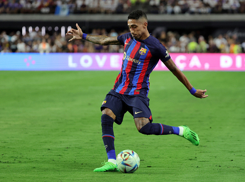  那不勒斯边锋突破犀利创造绝佳射门良机